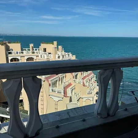 с изглед към морето в ла мер Apartment
