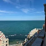 Apartment с изглед към морето в ла мер Golden Sands