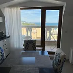 с изглед към морето в ла мер * Golden Sands