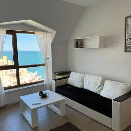 с изглед към морето в ла мер * Altın Kumlar