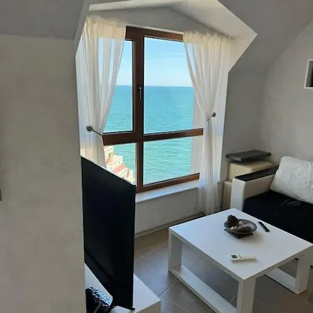 с изглед към морето в ла мер * Altın Kumlar