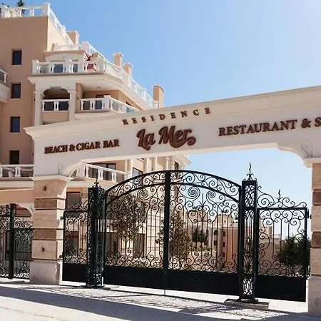 с изглед към морето в ла мер Апартаменты *