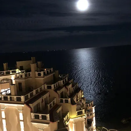 Daire с изглед към морето в ла мер *