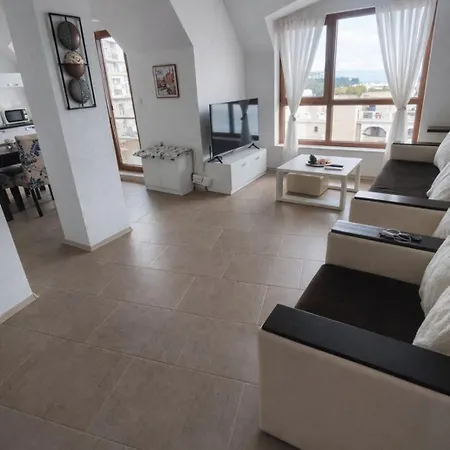 с изглед към морето в ла мер * Altın Kumlar