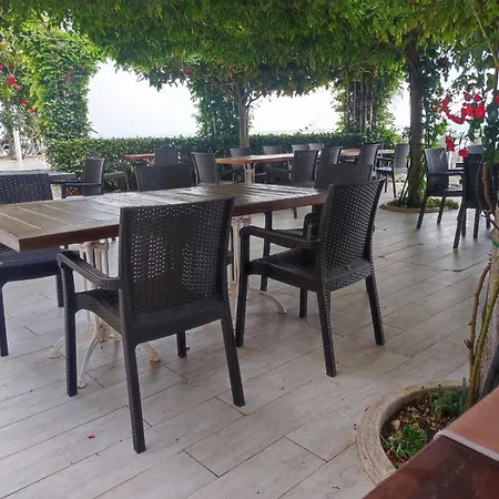 с изглед към морето в ла мер *