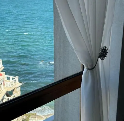 с изглед към морето в ла мер