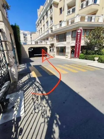 с изглед към морето в ла мер * Golden Sands